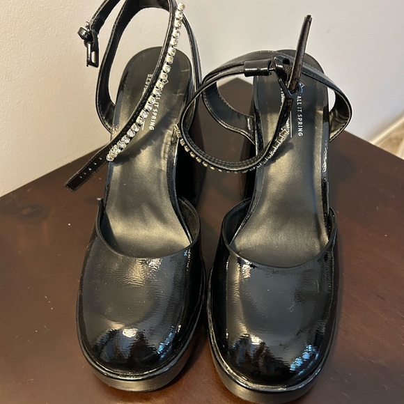 Spring Closed Toed Plaform Heels with Rhinestone Straps - Picture 5 of 5